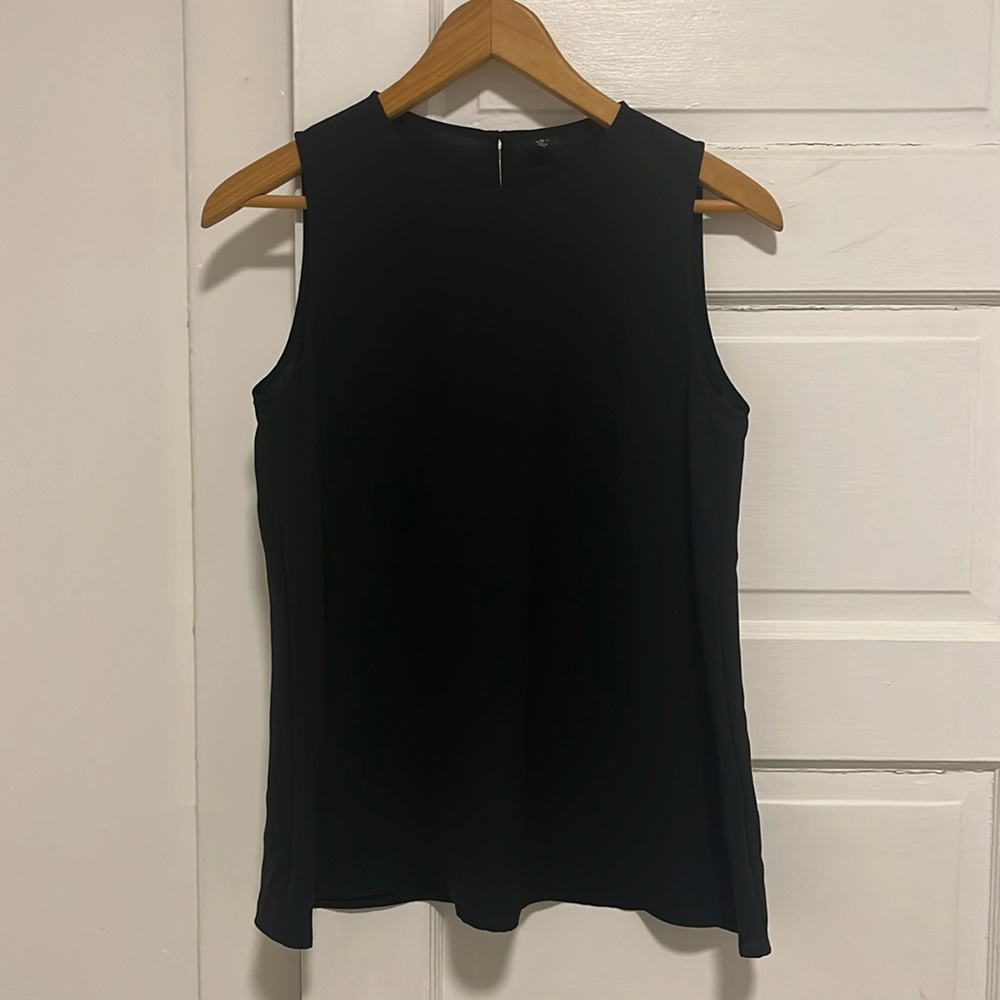 Black Uniqlo flowy tank top